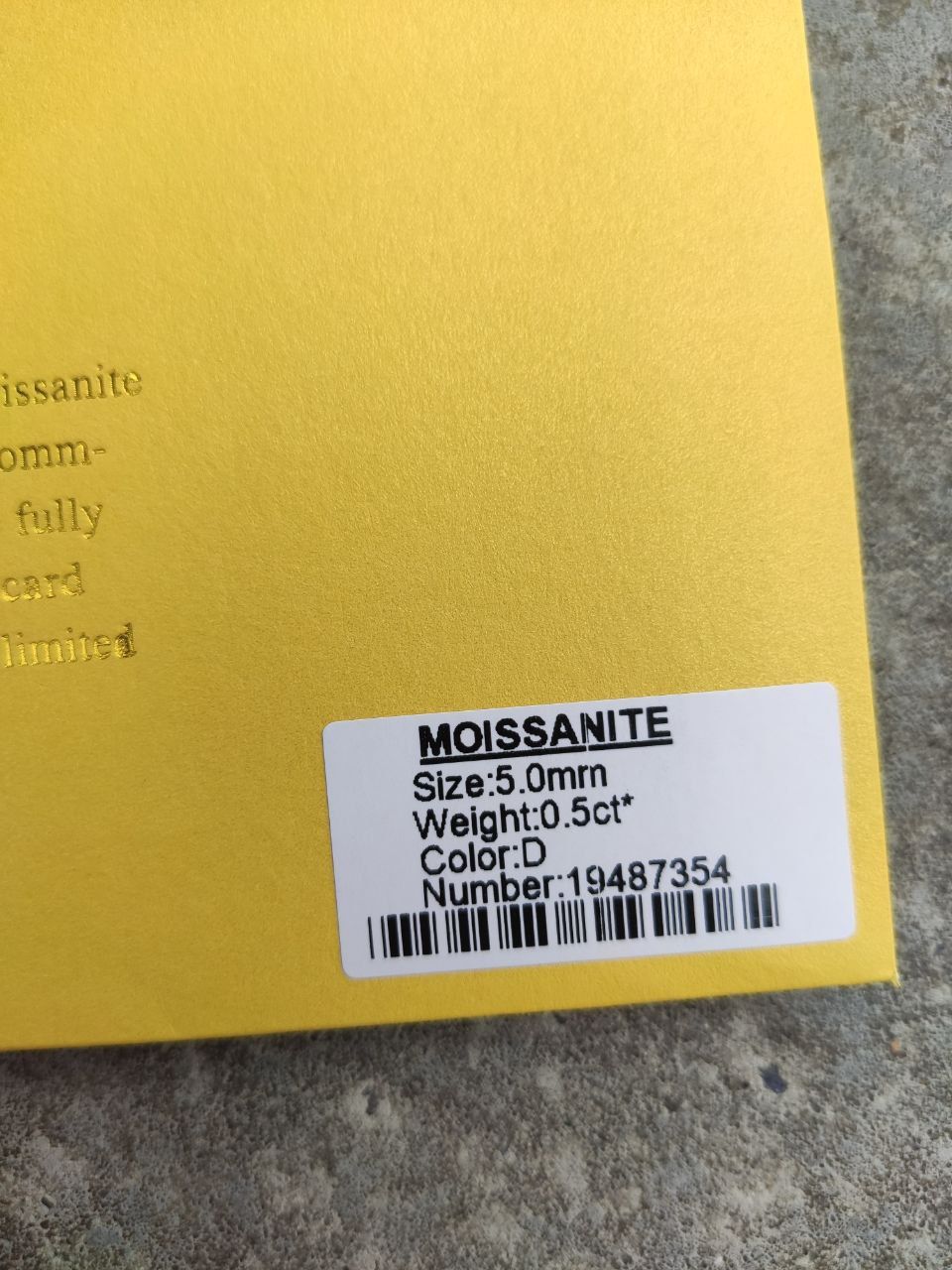 Муасаніт 0.5 карата 5.0мм колір D з сертифікатом якості