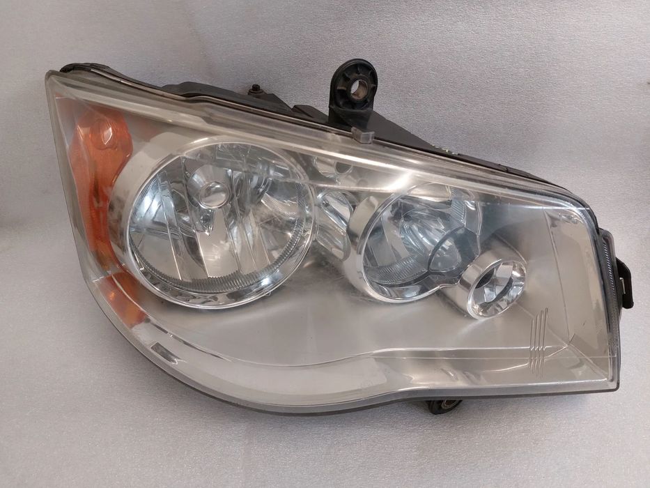 Reflektor lampa Chrysler Voyager prawy przód