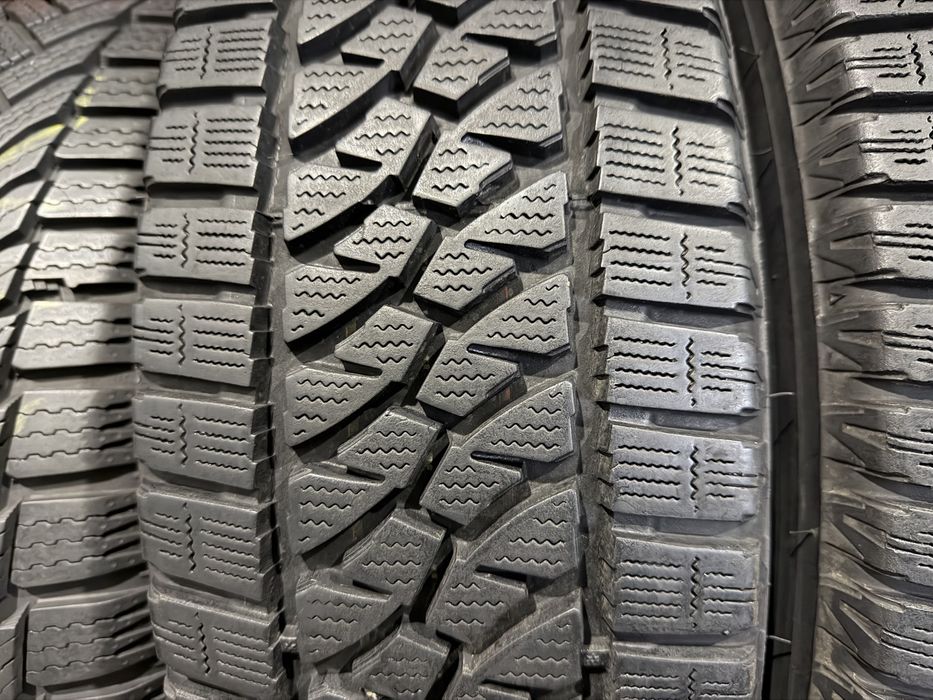 215/70 r15C Bridgestone 4 шт.