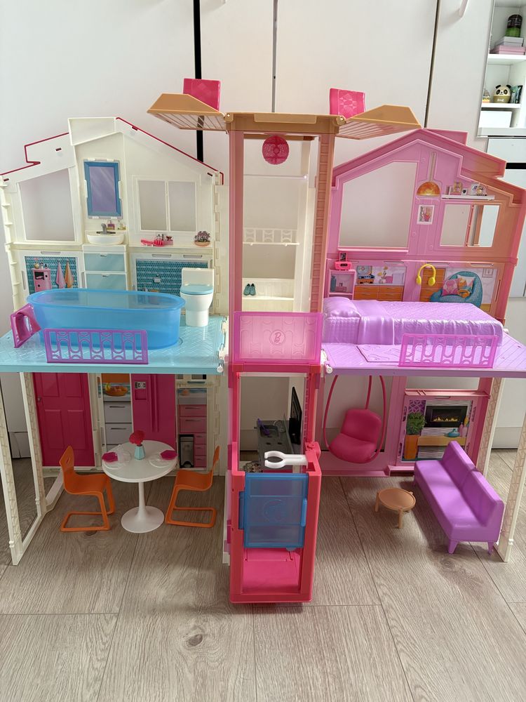 Domek miejski Barbie z windą