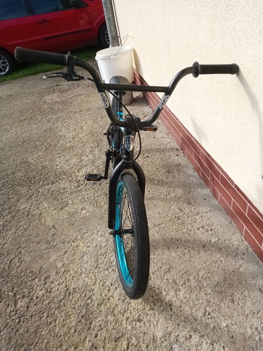 Niebieski BMX bicycle co.