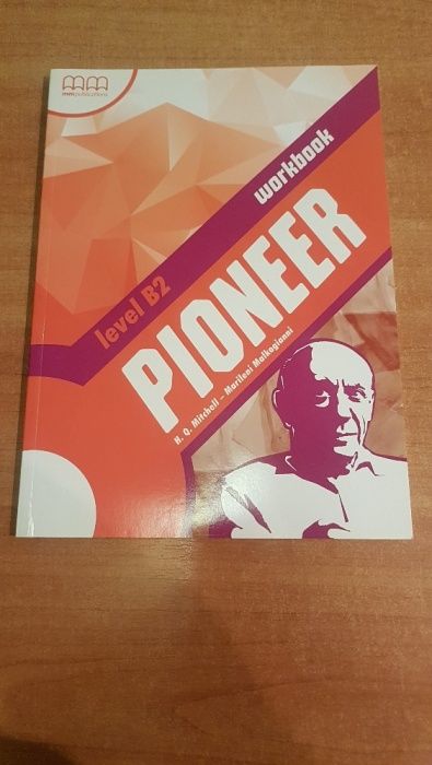 Pioneer B2 students book i workbook MM publications