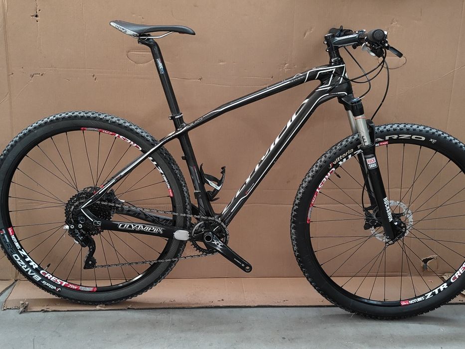 €Olympia cslx 29er
Carbono 
Rodas ztr crest
Travões XT 
Espigão car