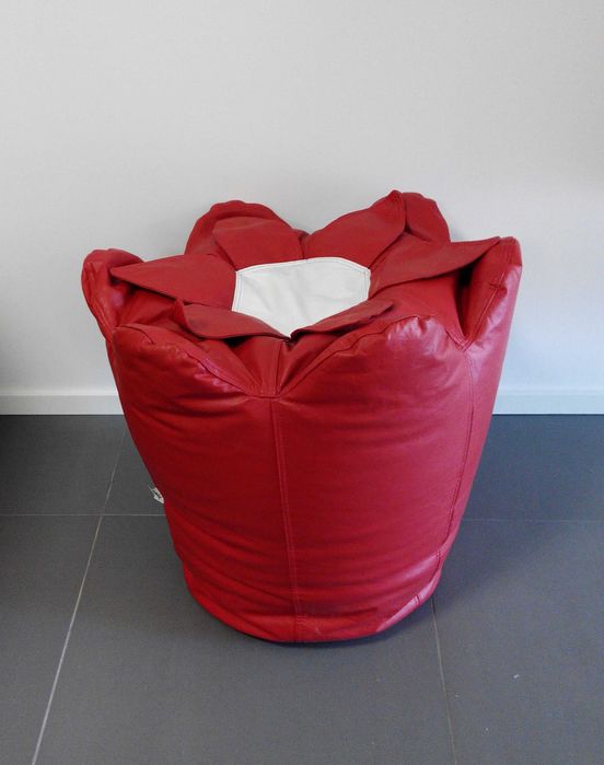 Pouf flôr em pele sintética, usado