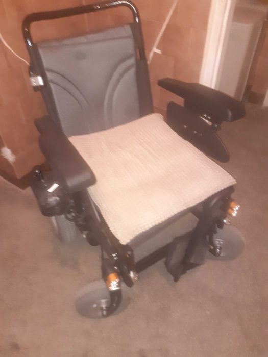 Wózek inwalidzki z napędem elektrycznym W1018-Limber