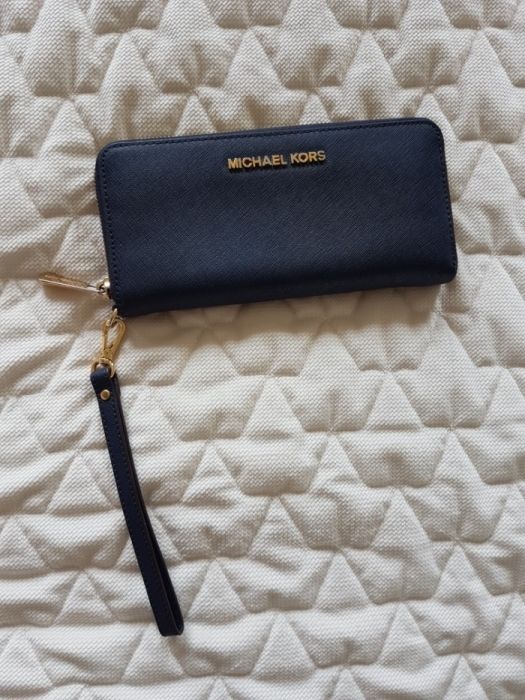 Michael Kors portfel jet set travel navy kopertówka granatowy