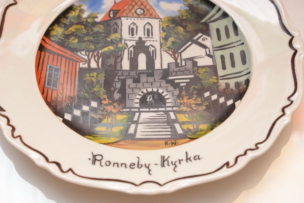 Talerz ręcznie malowany kościół Ronneby-Kyrka sygn. K.W. Szwecja