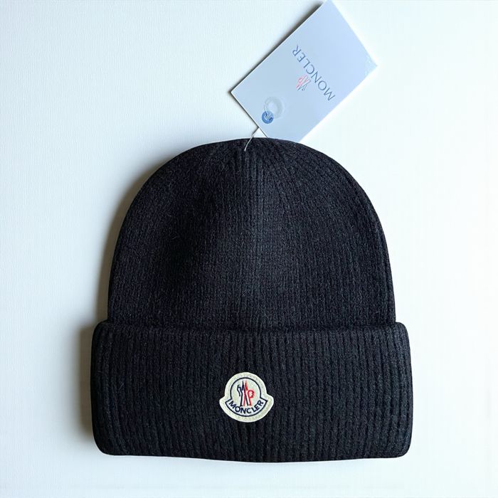 Шапка Монклер мужская и женская теплая