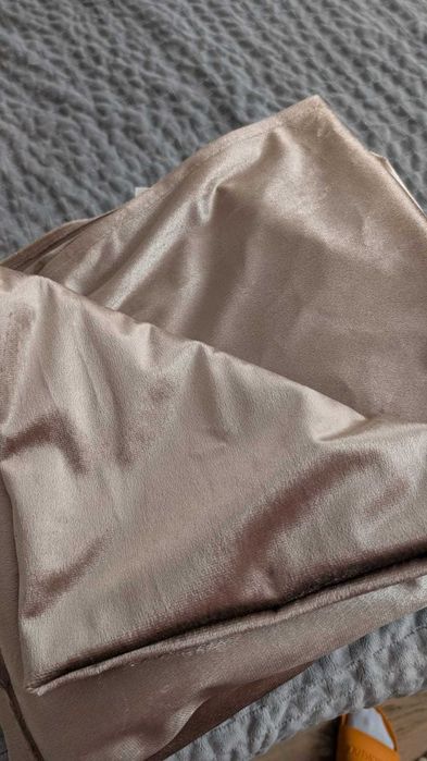 Beżowe zasłony z satynowym połyskiem  140x300 cm Eurofirany