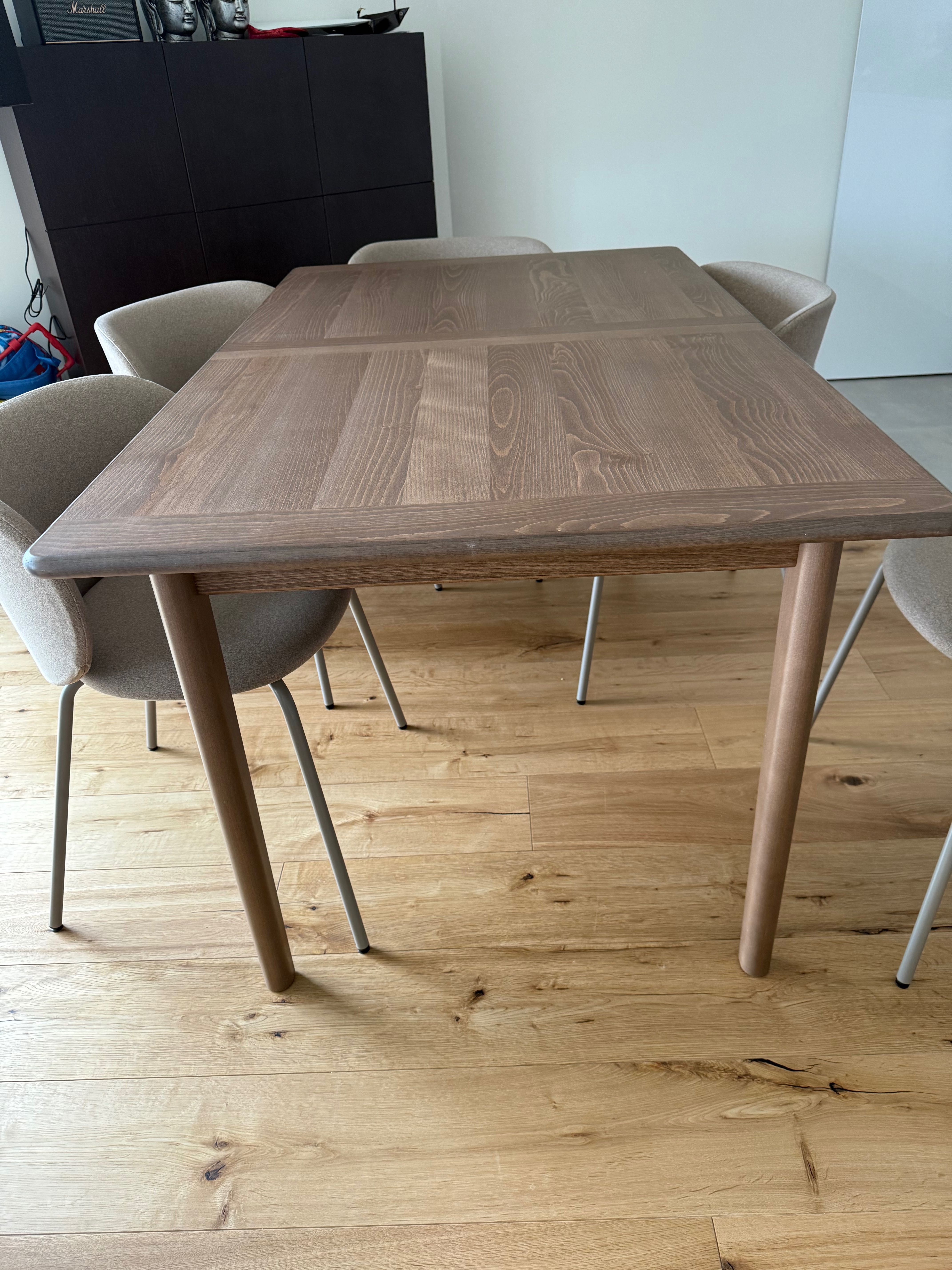 Mesa Ikea extensível como nova e 4 cadeiras