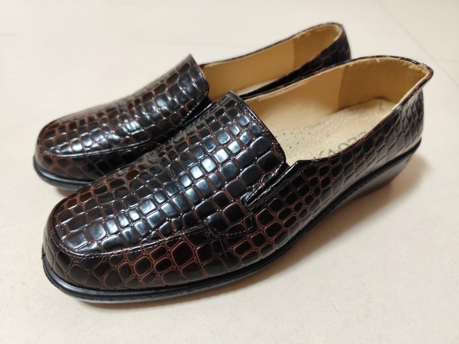 Sapatos castanhos em pele genuína - Elova (Novo - Tam. 37)