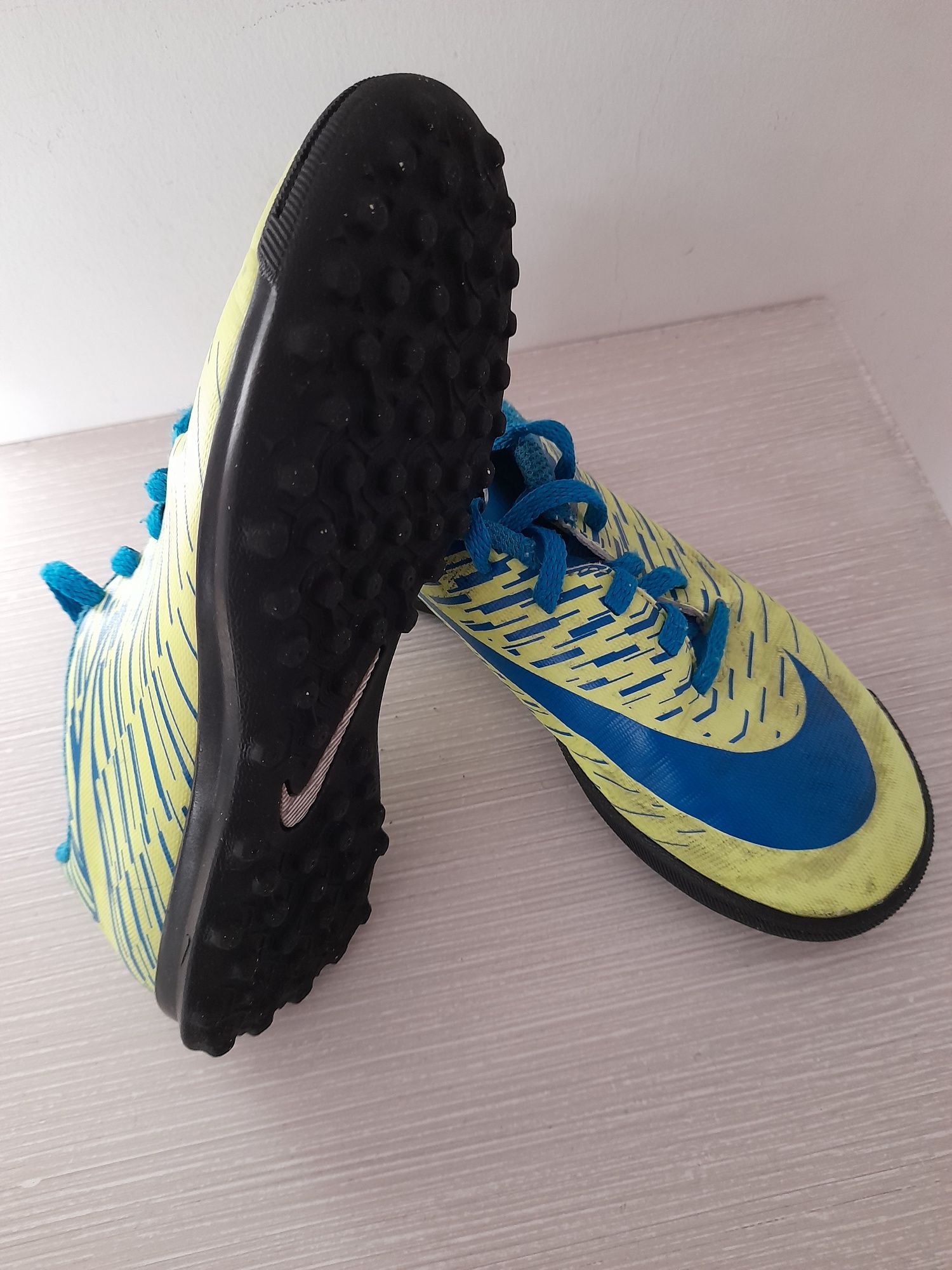 Chuteiras Nike tamanho 31,5