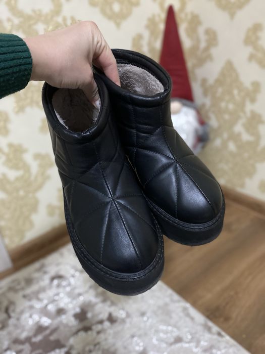Шкіряні уггі жіночі 39р.