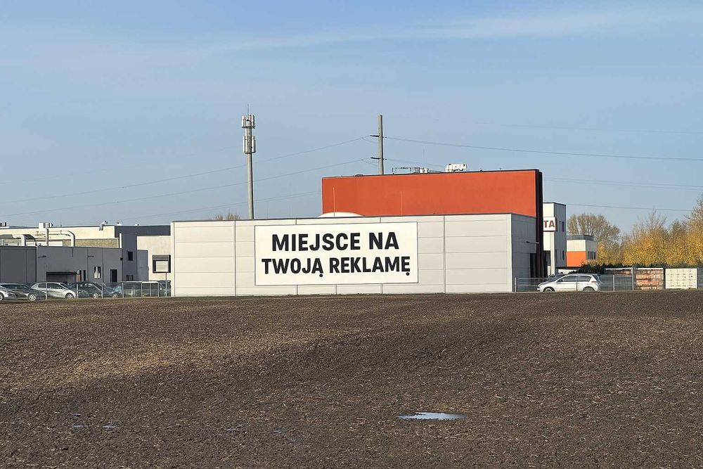 Wynajem powierzchni reklamowej 4×16 m – widoczna z autostrady A4