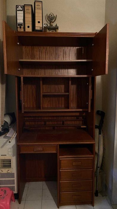 Movel com secretaria e arrumos