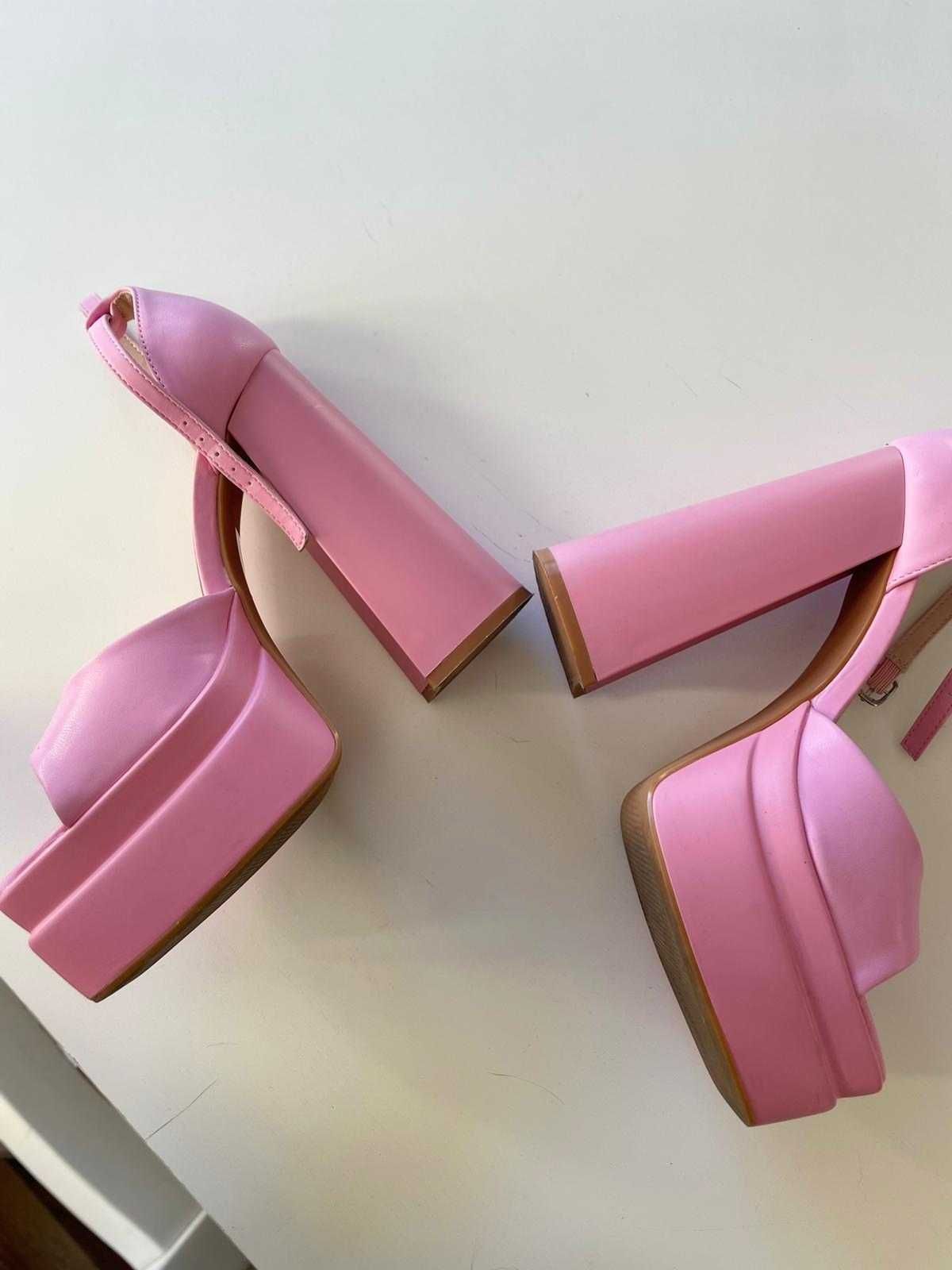 Różowe buty na koturnie r. 38