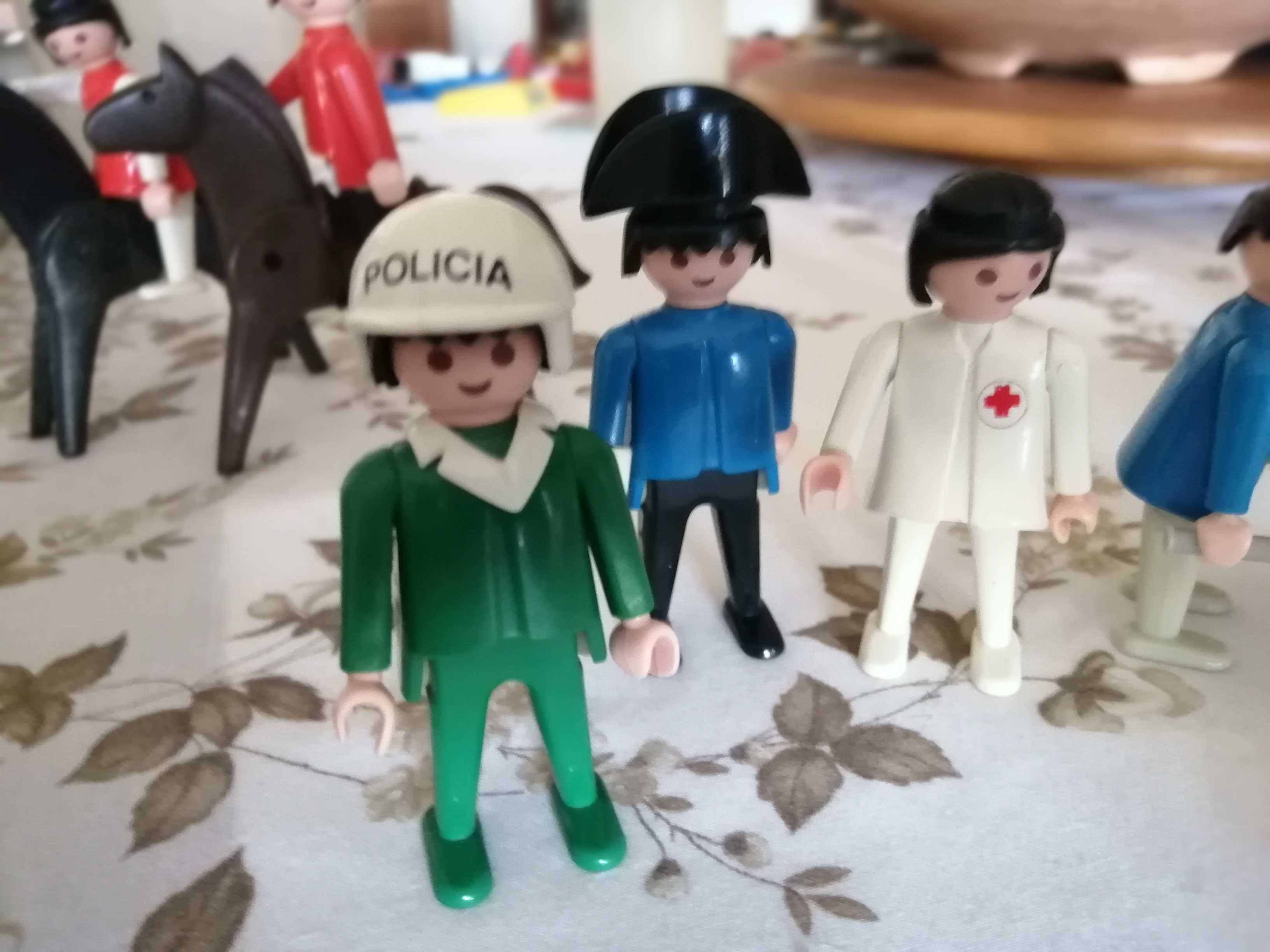 Bonecos da Playmobil dos anos 80