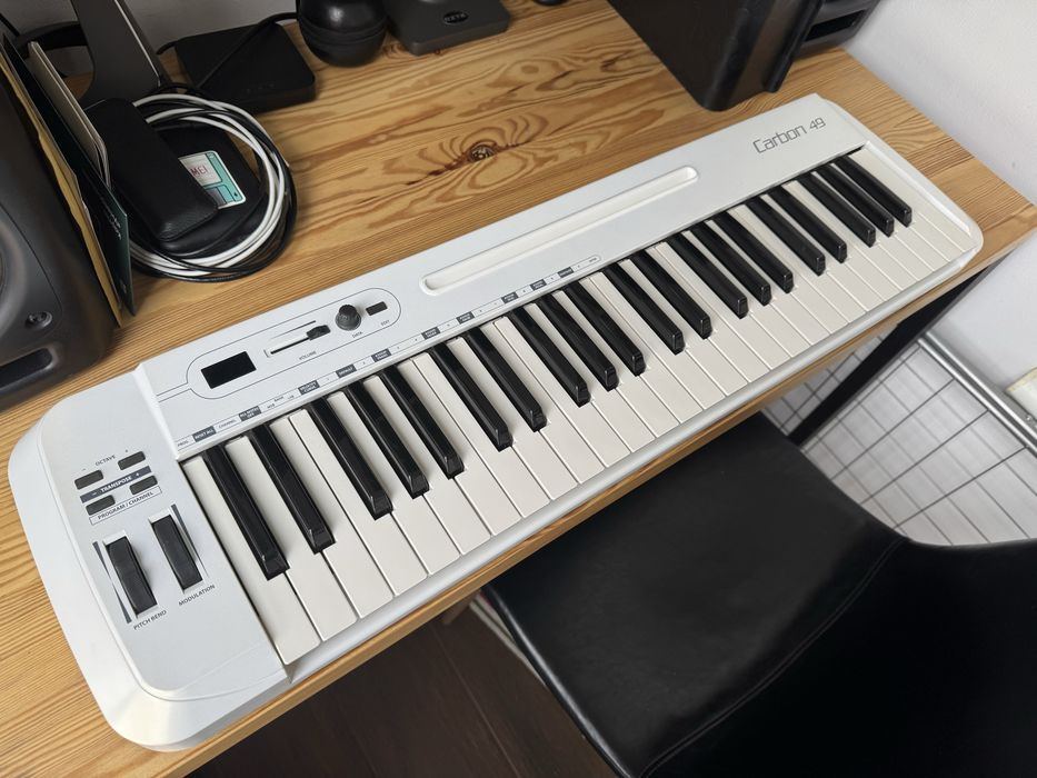 MIDI-клавіатура Samson Carbon 49