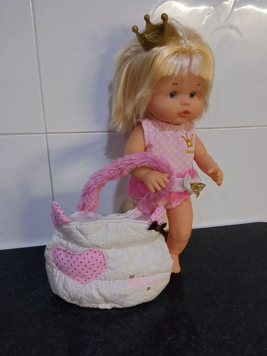Nenuco. Menina.     Novo