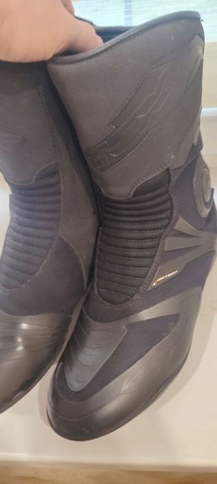 Подам мото боты на Gore tex .