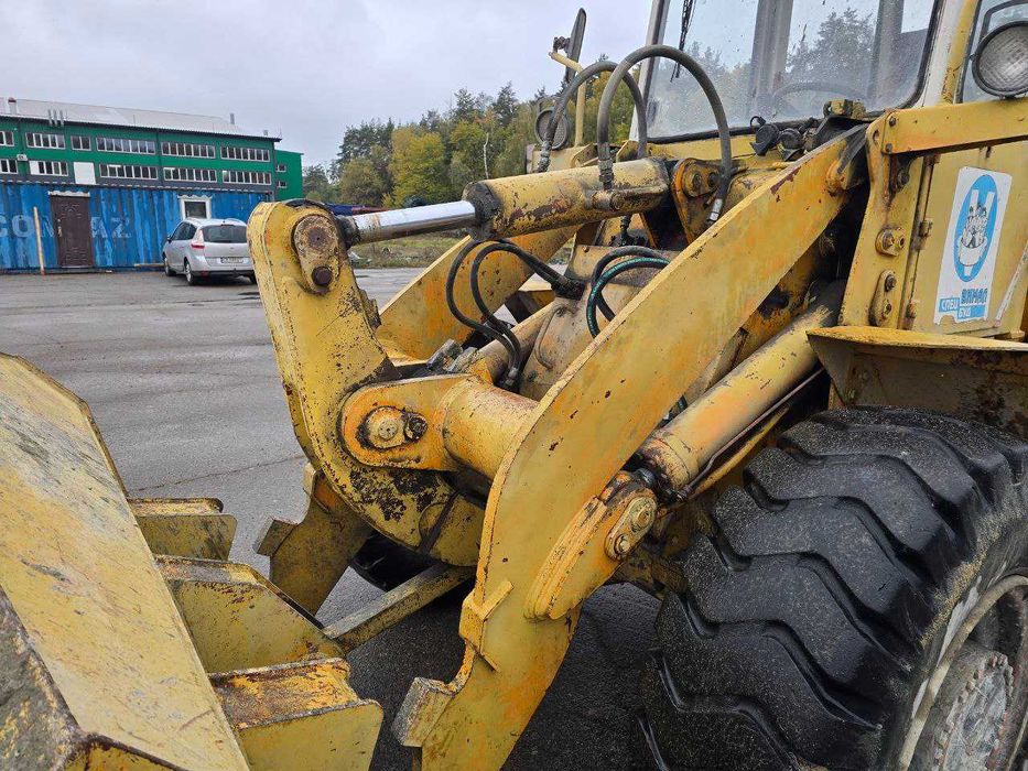 Фронтальний навантажувач LIEBHERR L521