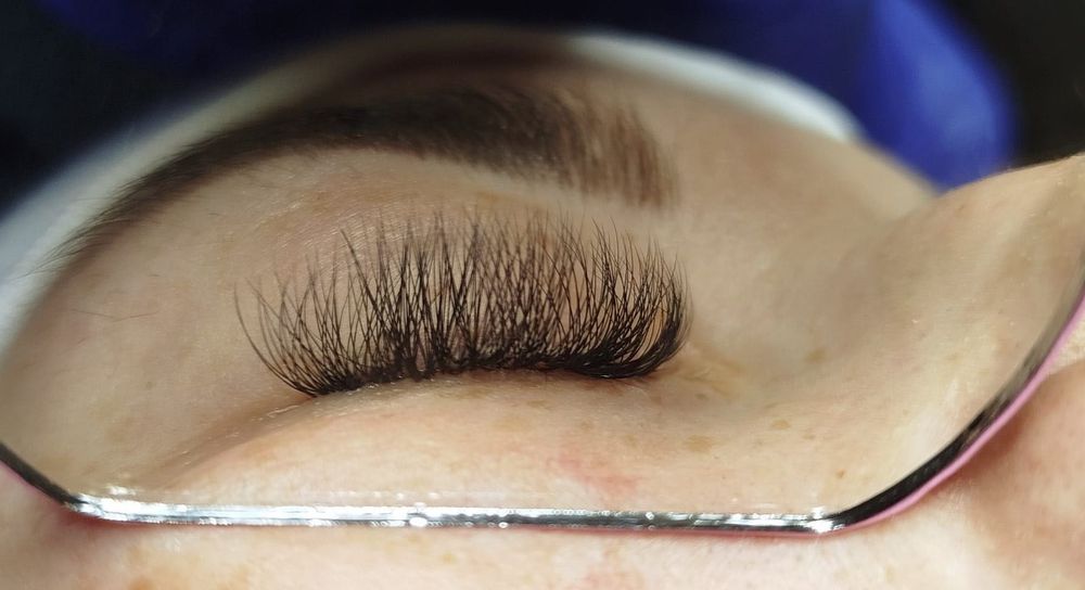 Przedłużanie rzęs, opalanie natryskowe, lifting rzęs, Laminacja brwi …