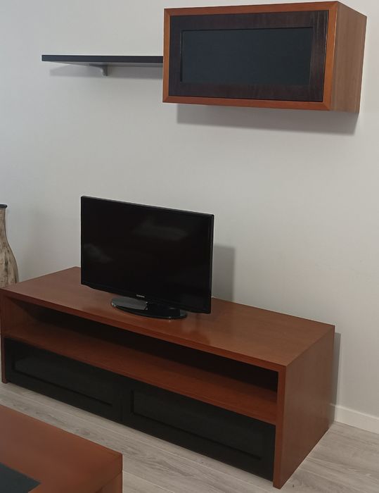 Móvel de sala e mesa de apoio