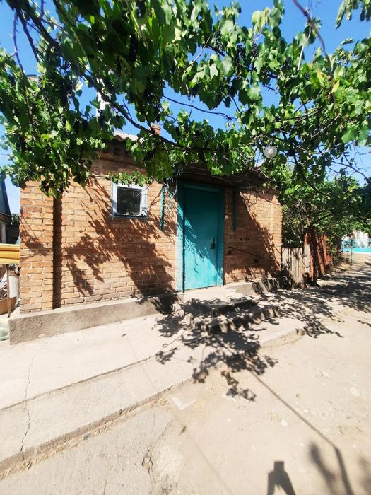 Продаж будинку поряд з містом