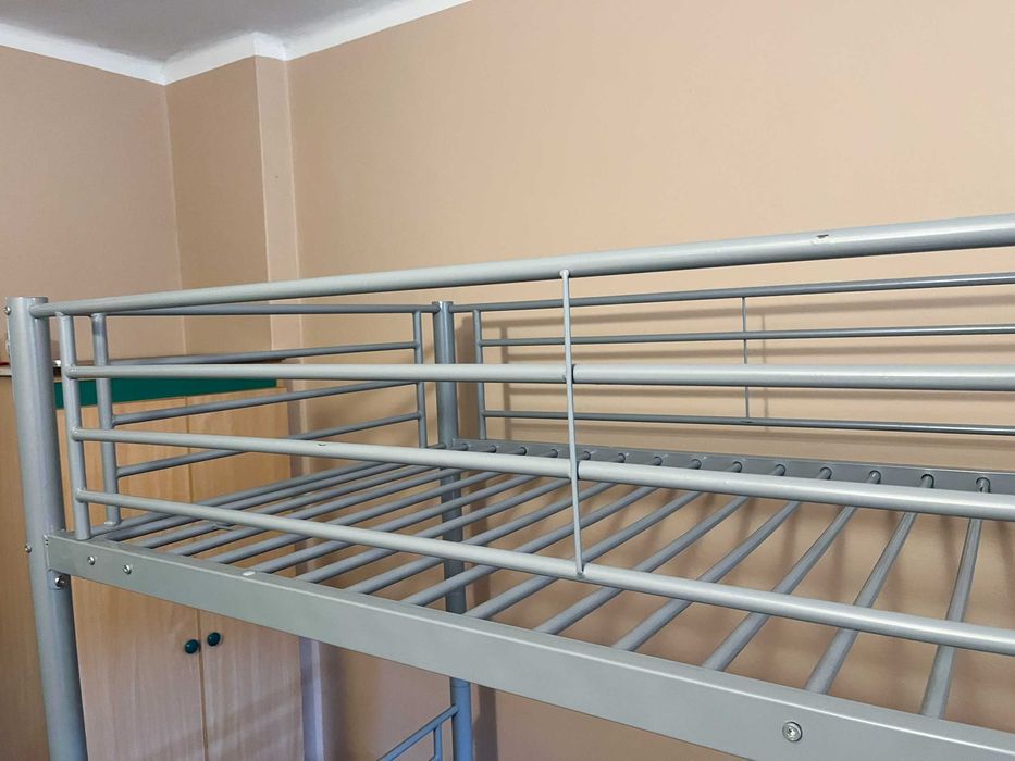 Łóżko piętrowe metalowe szare