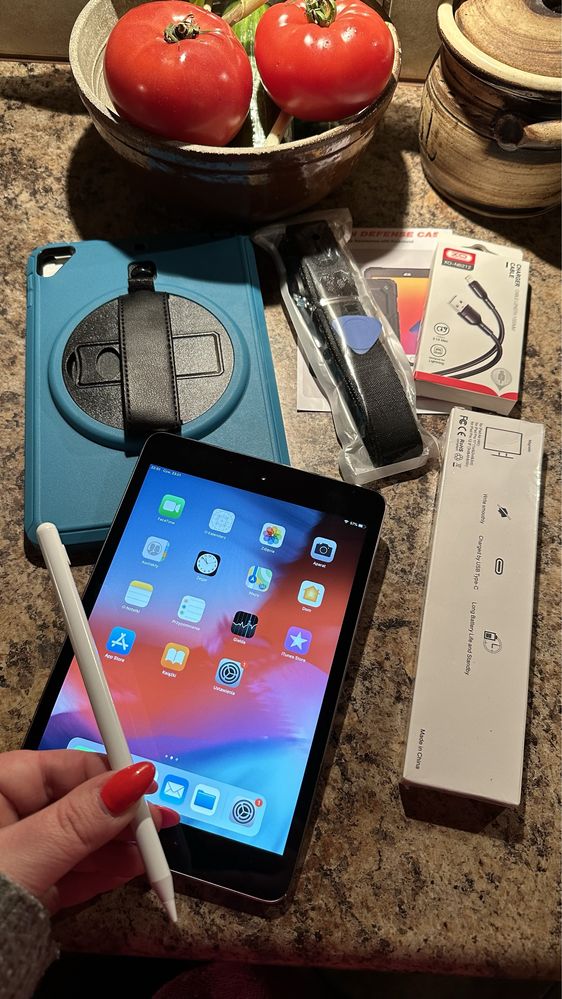 Tablet iPad Apple Retina + nowy rysik + nowe etui - cały zestaw