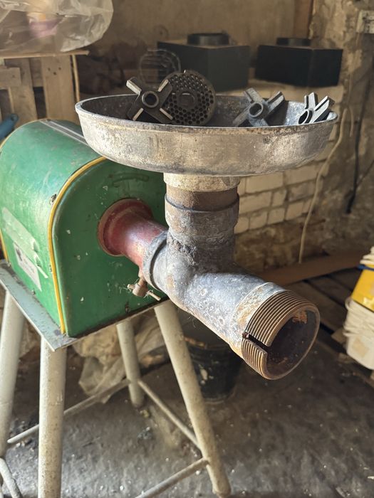 Мясорубка + запасные детали