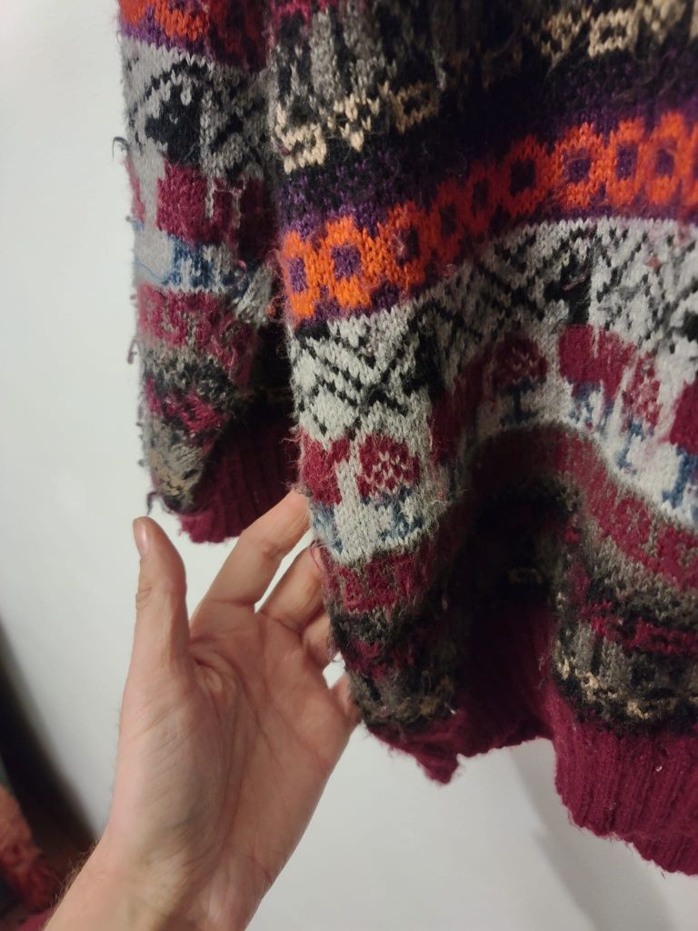 Sweter z alpaki we wzór w kształcie lamy - wyprodukowany w Peru