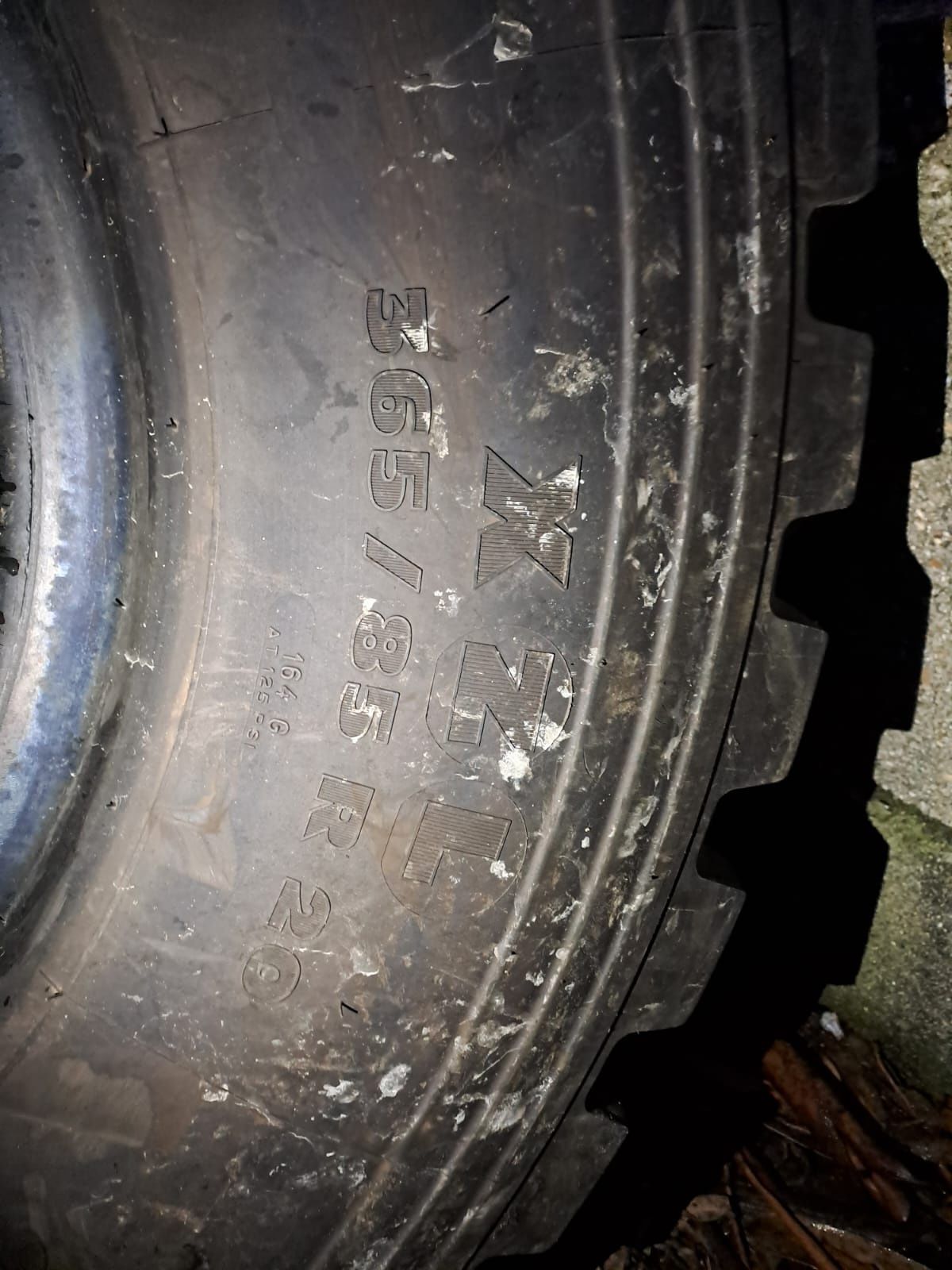 2 penus industriais Michelin XZL 365/85 R20 164G
