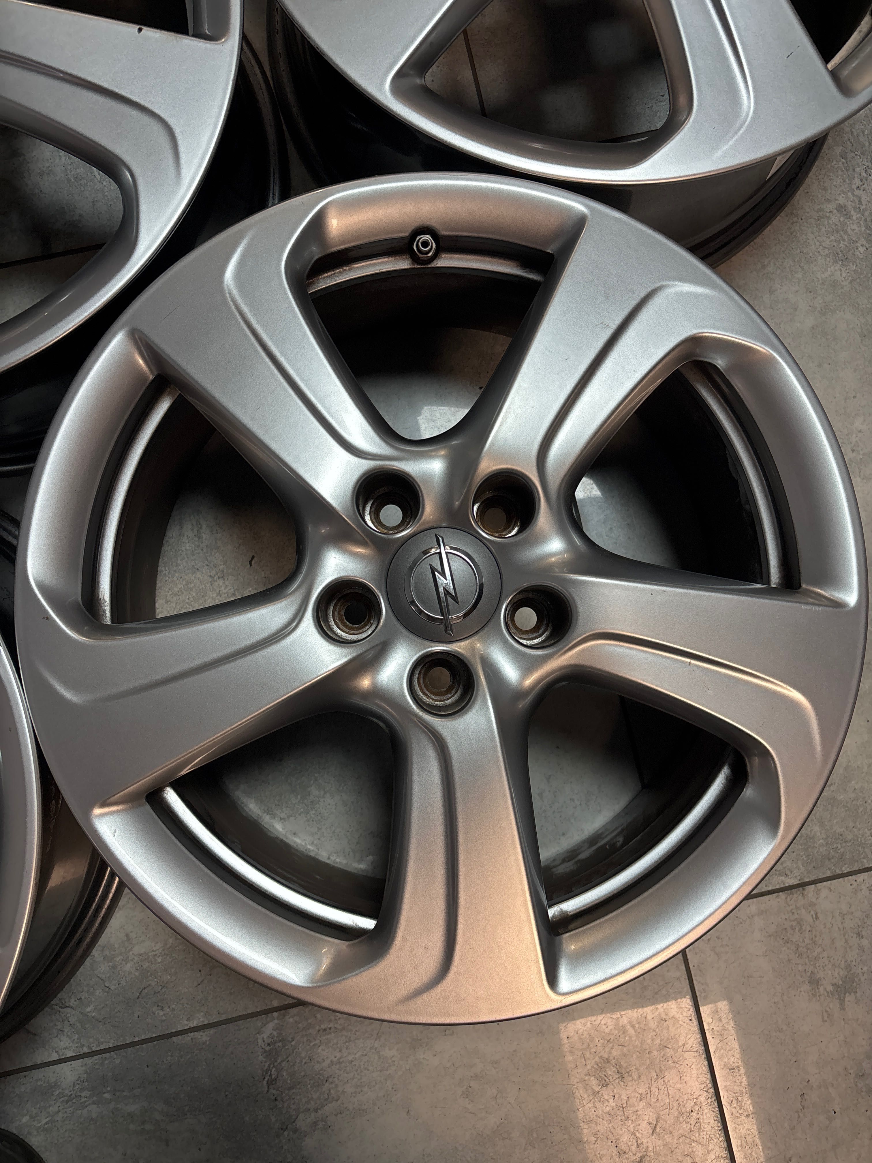 Felgi aluminiowe 17 cali Opel 5x110 Astra Vectra Zafira oryginalne GM
