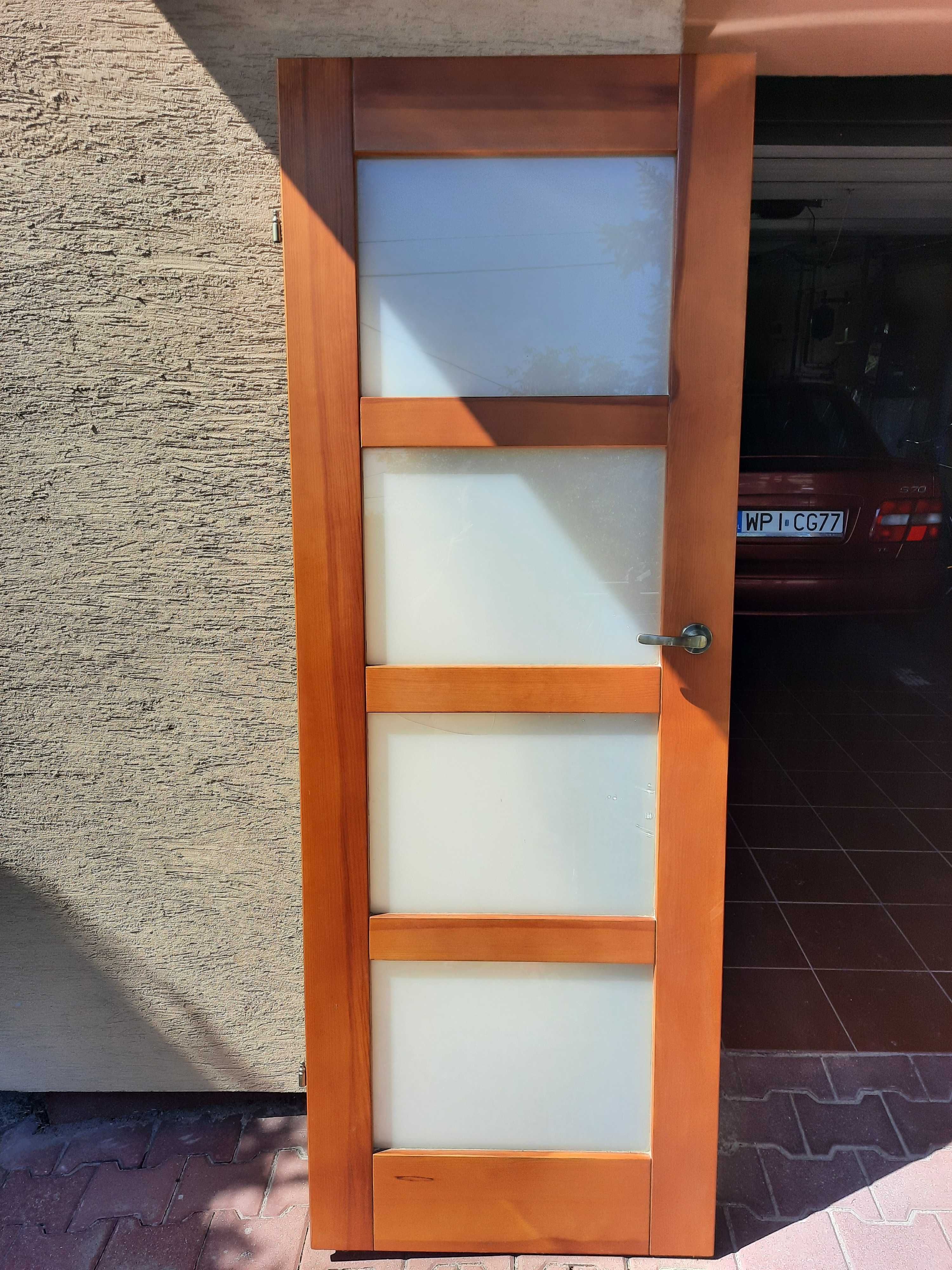 Drzwi sosnowe 70cm ze szklem