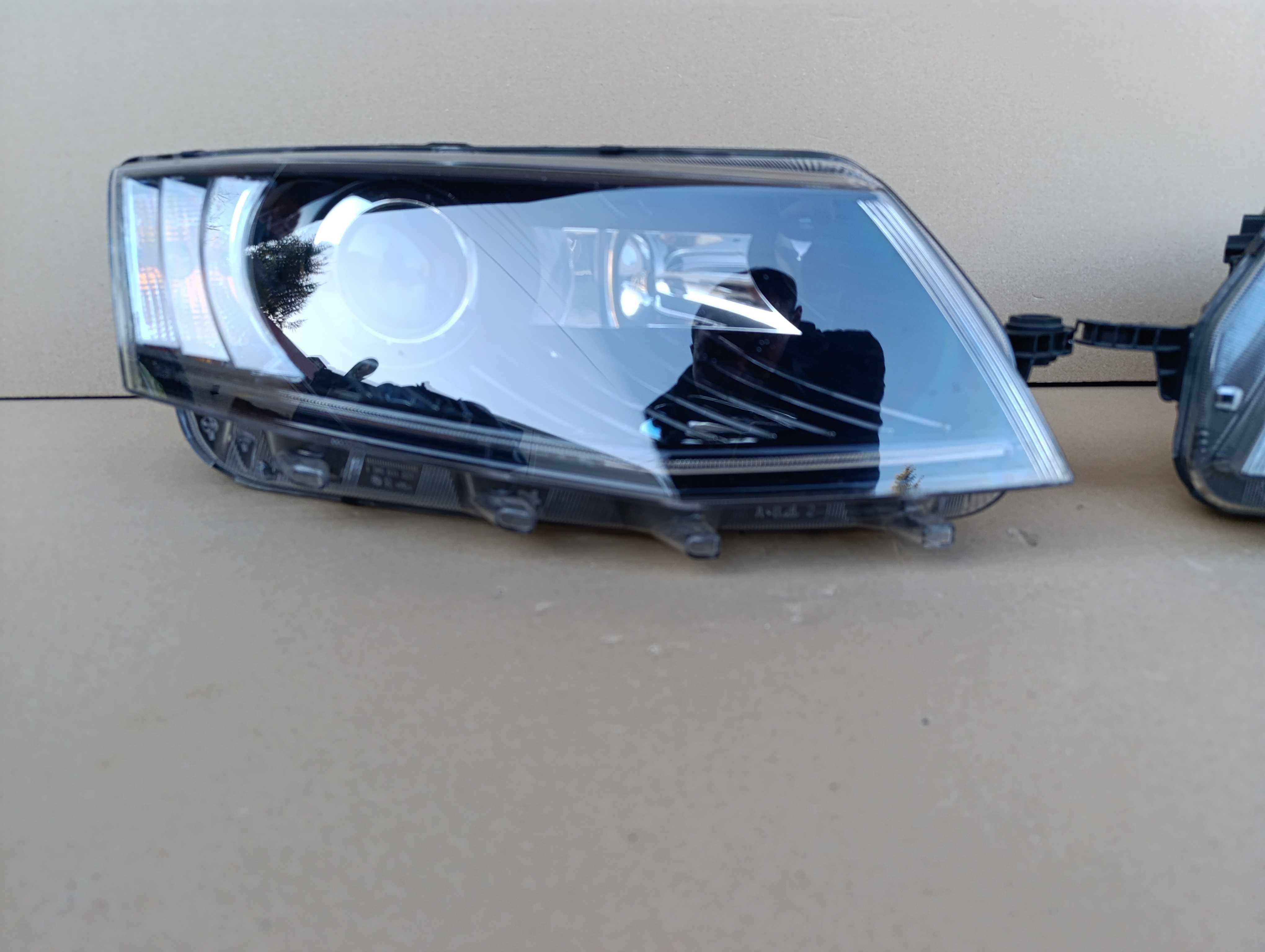 Skoda Octavia III lampa prawa lewa przód przednia reflektor bi xenon