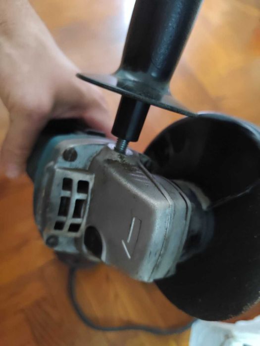 Угловая шлиф машинка  Makita 9555 HN