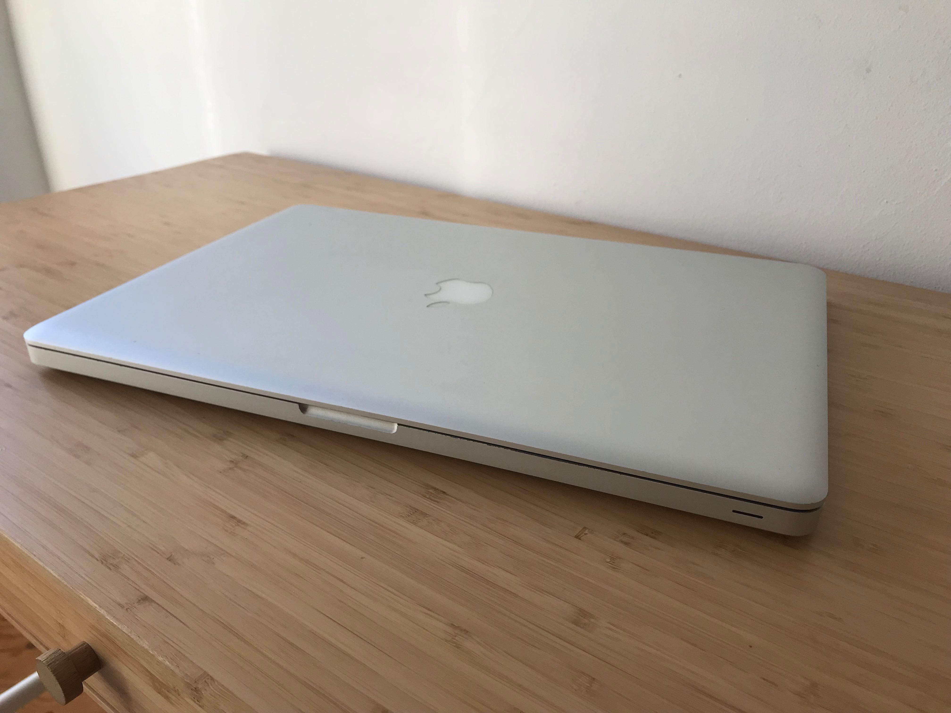 Macbook Pro 17'' (mid 2010) i5 2,53 GHz / 8 gb ram / 500 gb ssd