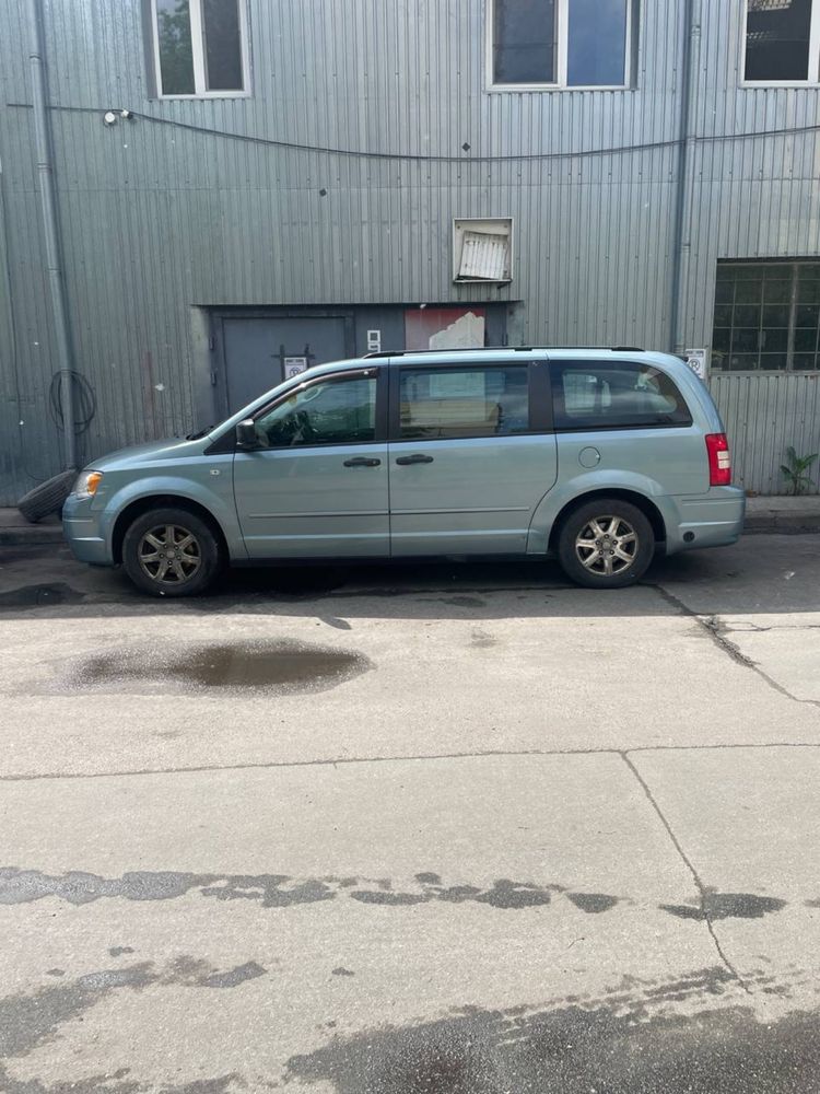 Продам Chrysler Grand Voyager 2009