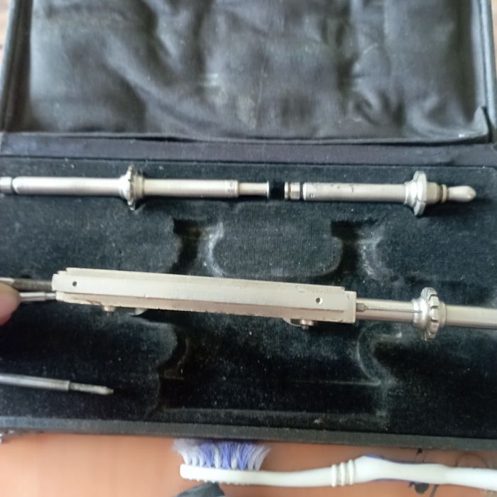 Антикварный часовой инструмент — центровой мини-станок (watchmaker’s t