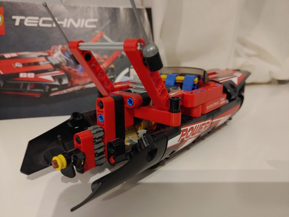 Lego Technic 42089 Motorówka