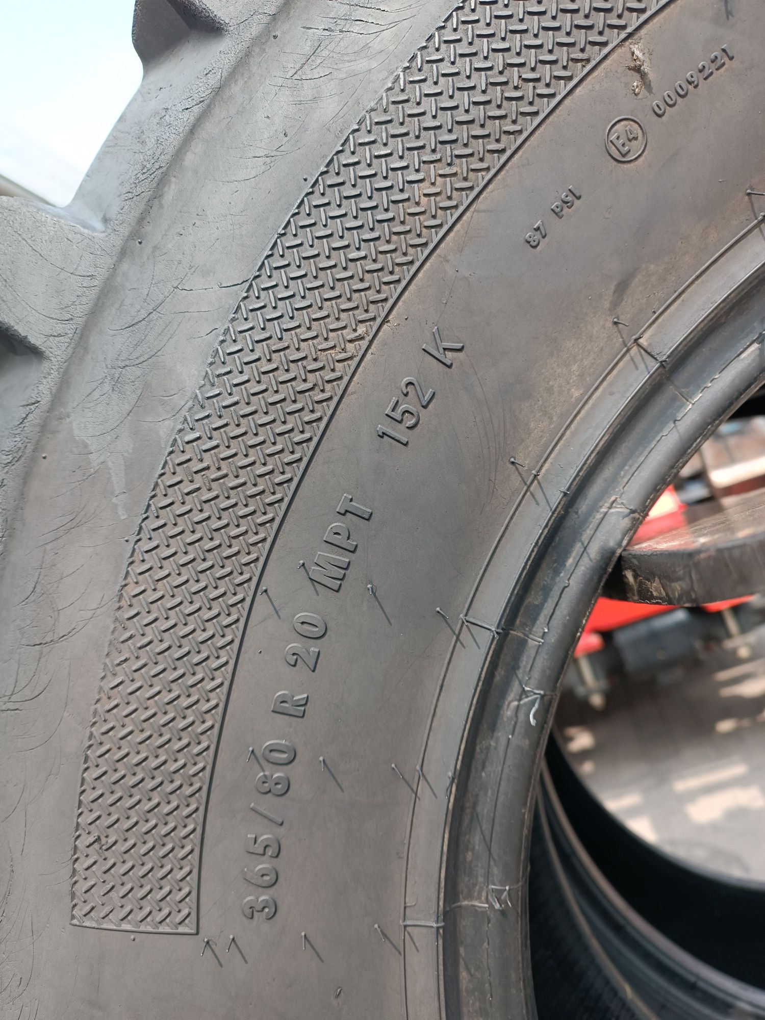 365/80R20 Continental MPT 81   14.5-20