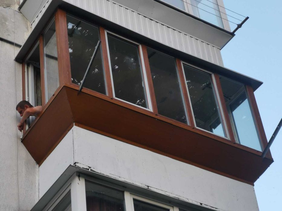 балкони,вікна,двері