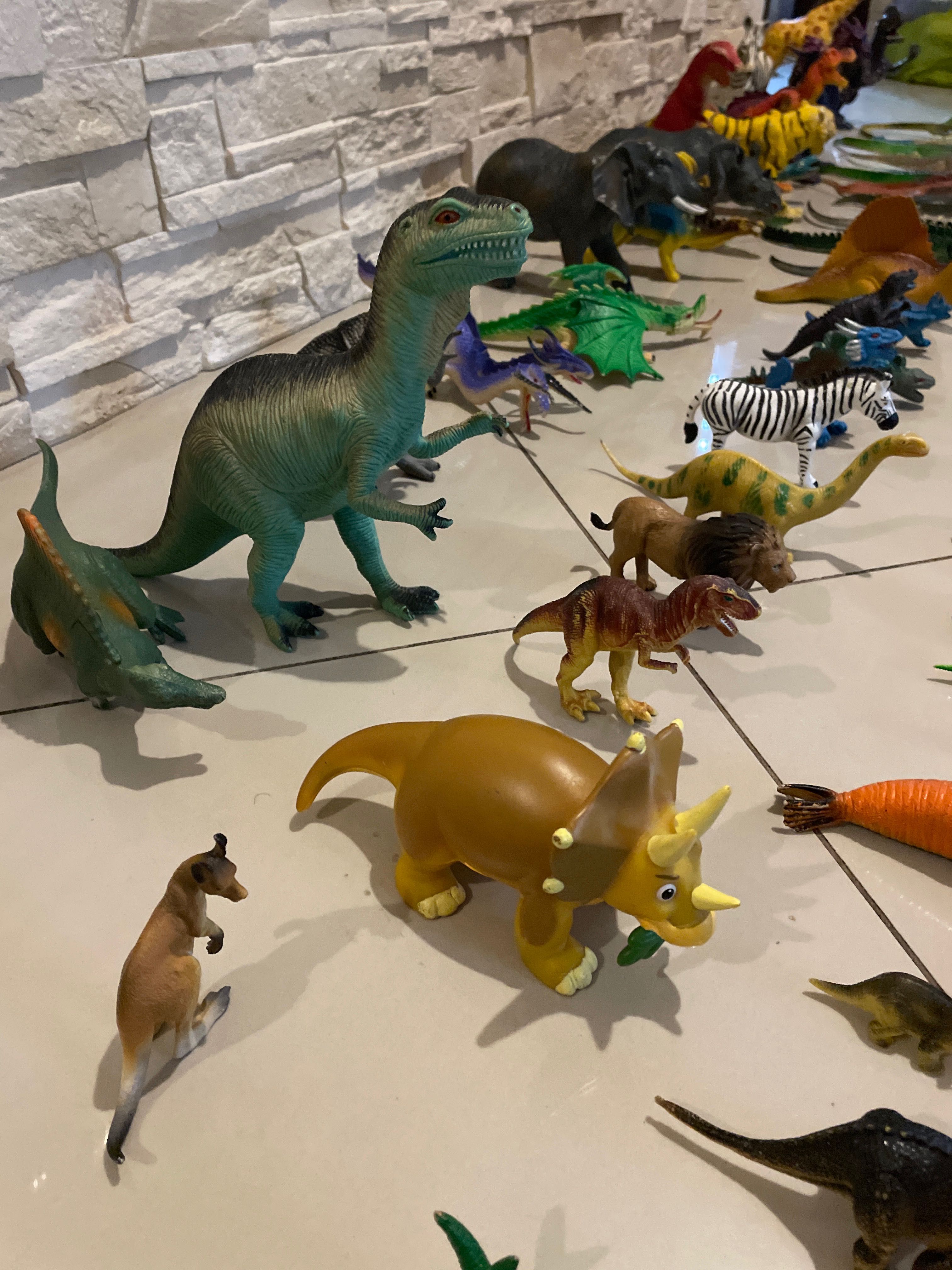 Dinozaury figurki zwierzęta