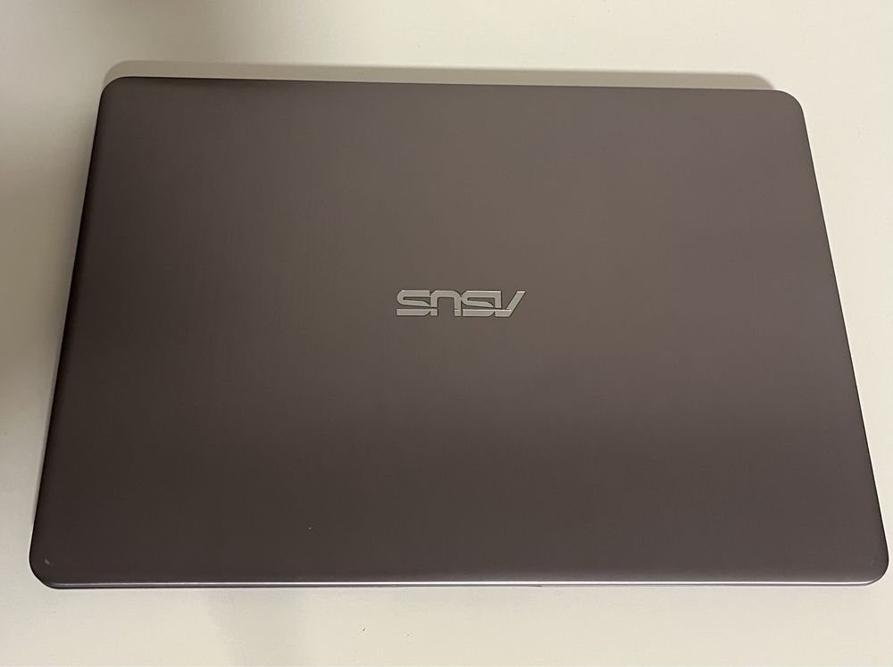ASUS VivoBook S14 (S406U)