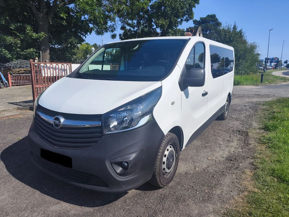 Opel Vivaro wersja 9-osobowa LONG navi klima Hak