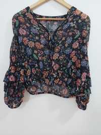 Blusa preta floral Bershka