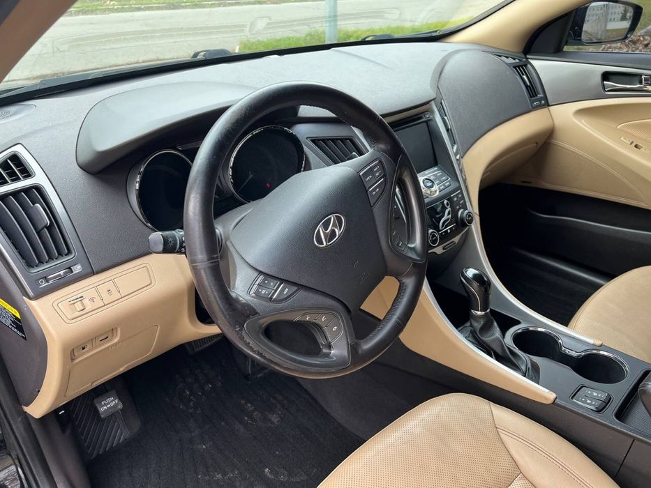 Hyundai Sonata Hybrid 2.4 • 2013 рік • Максимальна комплектація