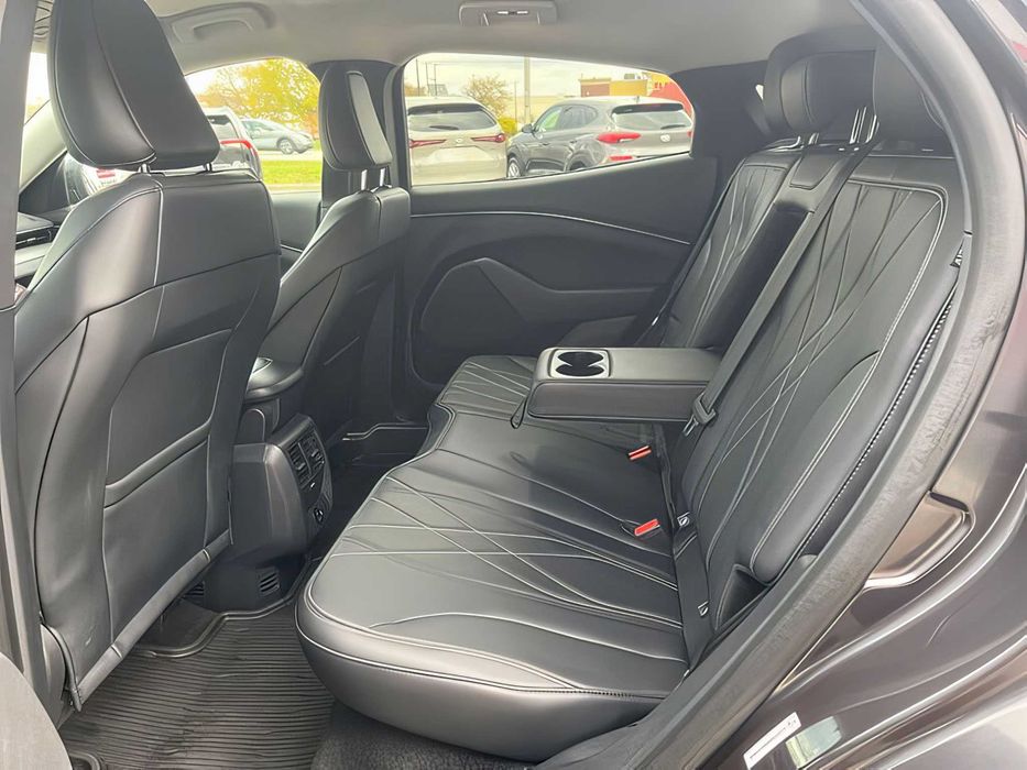 Ford Mustang Mach-E      2022