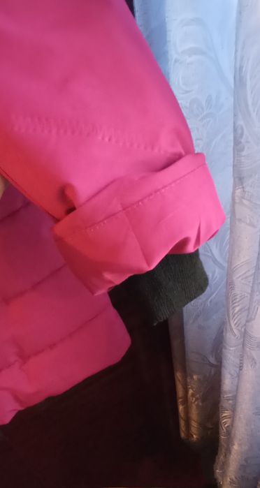 Продам куртку на девочку 6-8лет